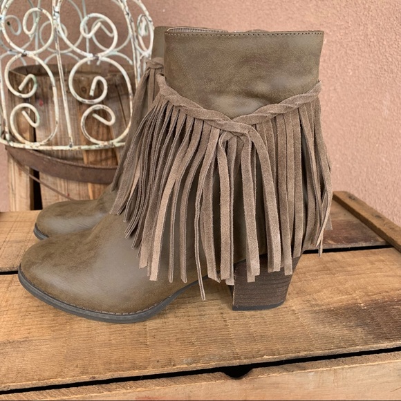 Sbicca Patricia Fringe Ankle Boot - Picture 1 of 8